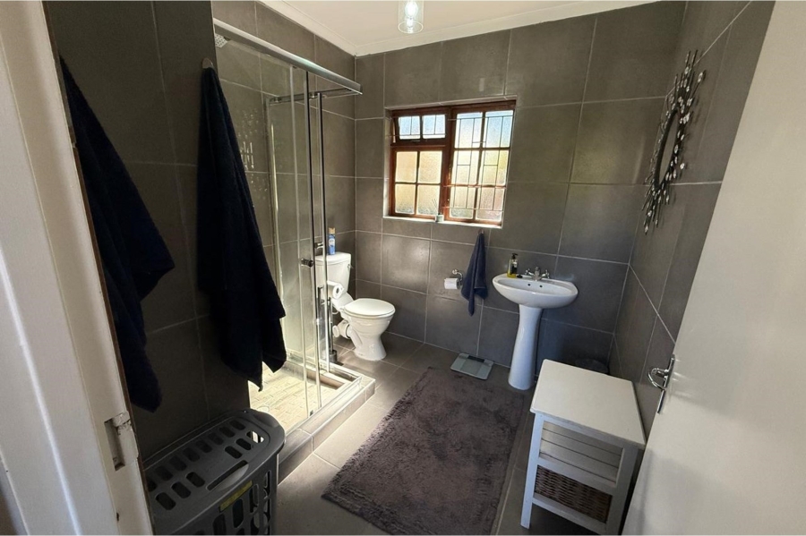 3 Bedroom Property for Sale in Roundhay Western Cape